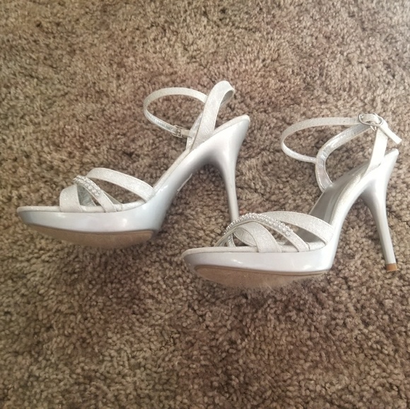 Heels - Picture 2 of 3